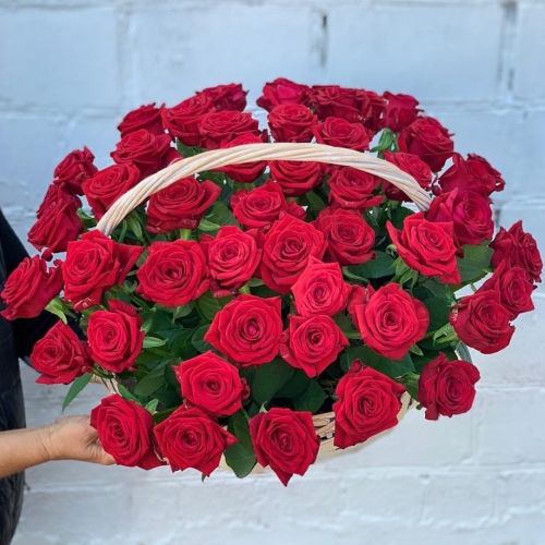 Корзина 51 красная роза - купить с доставкой в интернет-магазине | Флорист Экспресс по Торопцу